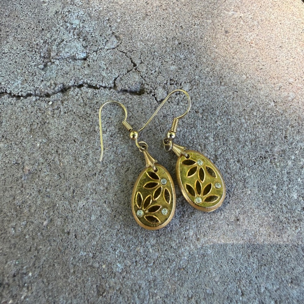 Vintage Olive Amber Lucite Tear Drop Earrings Gold Tone Rhinestone Backing Boho - Picture 7 of 8